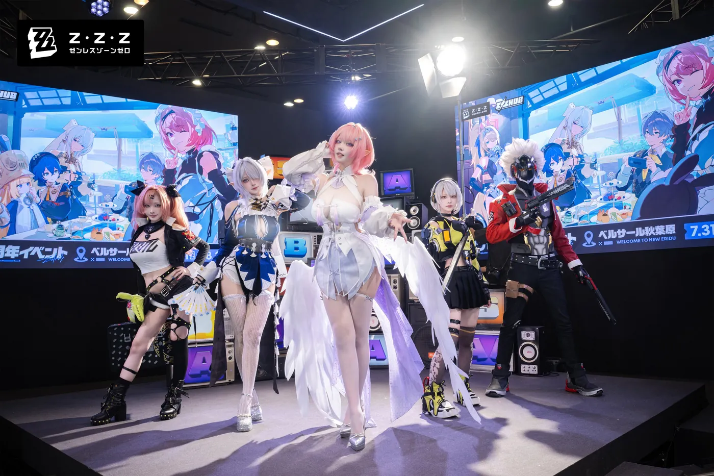 Cosplayers posing together at a Zenless Zone Zero event