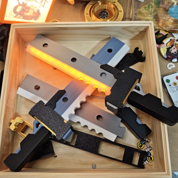 Zenless Zone Zero Soldier 11 Weapon Props Luminous Version of the Blade Desktop Ornament