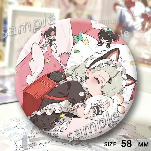 Round 58mm Zenless Zone Zero tinplate badge showcasing a cute chibi illustration of green-haired character Sunna sleeping soundly in a pink bed.