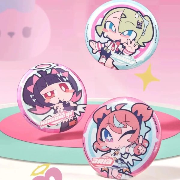 Rare ZZZ Gratte collaboration chibi badges of Eri, Chinatsu, and Nangong Yu with a shimmering holographic finish.