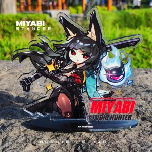 An assembled Zenless Zone Zero Hoshimi Miyabi chibi acrylic standee sitting outdoors, featuring the character with a blue flame spirit and a red Void Hunter nameplate. A top-down view of the unassembled standee pieces including the double-sided printed main figure, nameplate, and black slotted base.